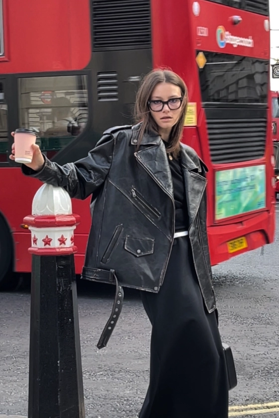 Куртка шкіряна з підплічниками та поясом 