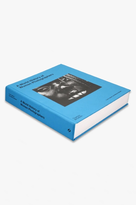 Книга A World History of Women Photographers