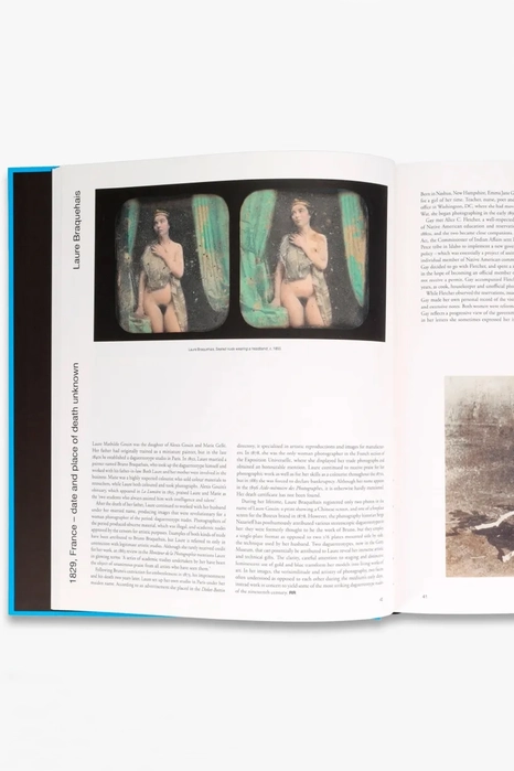 Книга A World History of Women Photographers