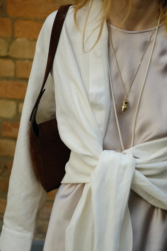 Блуза лляна на зав'язку з довгими кінцями 