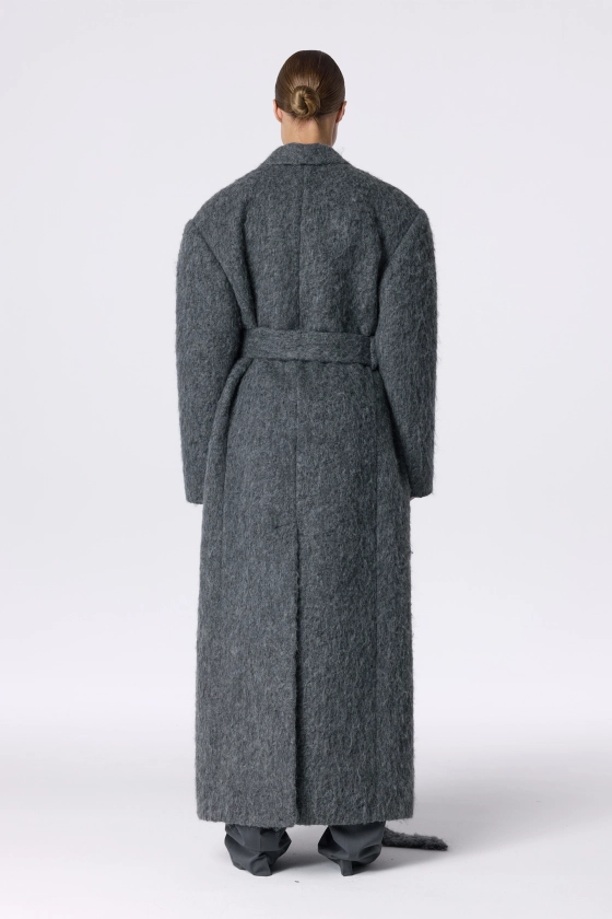 Двобортне пальто з альпаки з акцентним плечем 