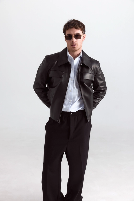 Куртка шкіряна з карманами клапанами 