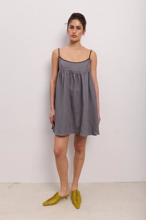 Сукня-трапеція міні з чорною окантовкою