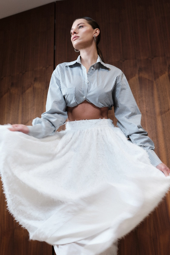 Спідниця-кльош міді з текстурою 