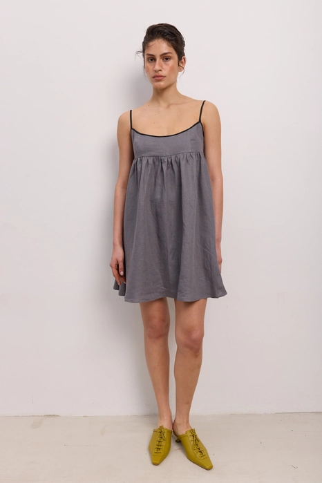 Сукня-трапеція міні з чорною окантовкою