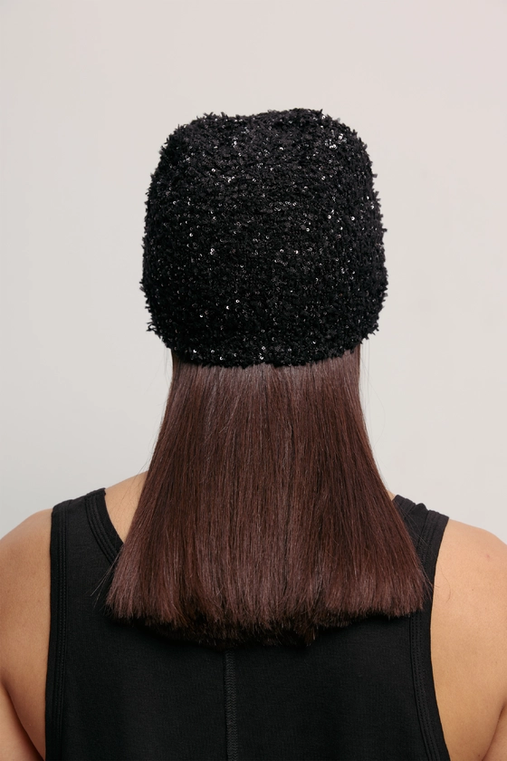 Шапка з паєтками 