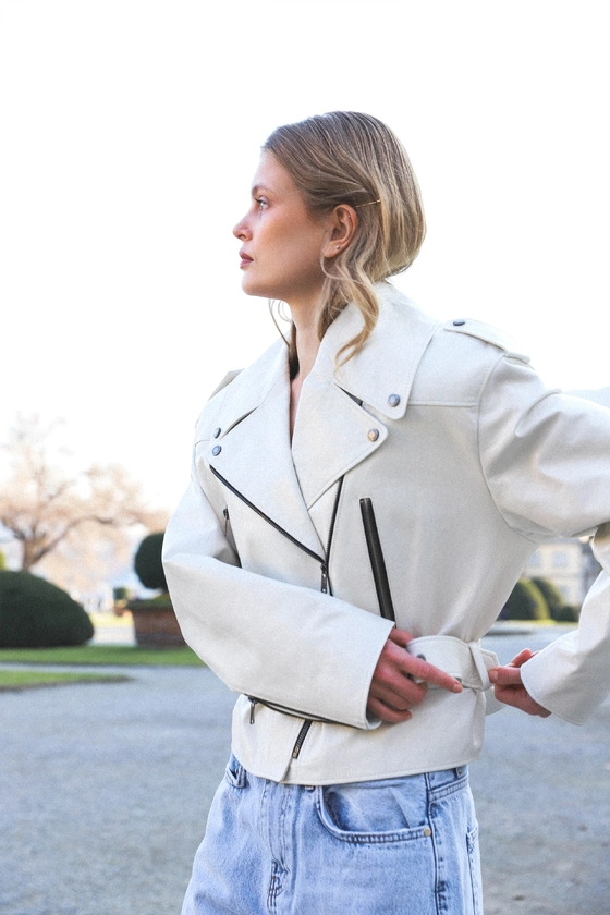 Куртка шкіряна з ременем на талії 