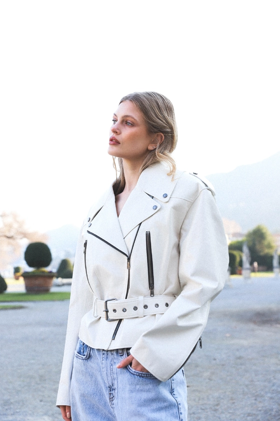 Куртка шкіряна з ременем на талії 