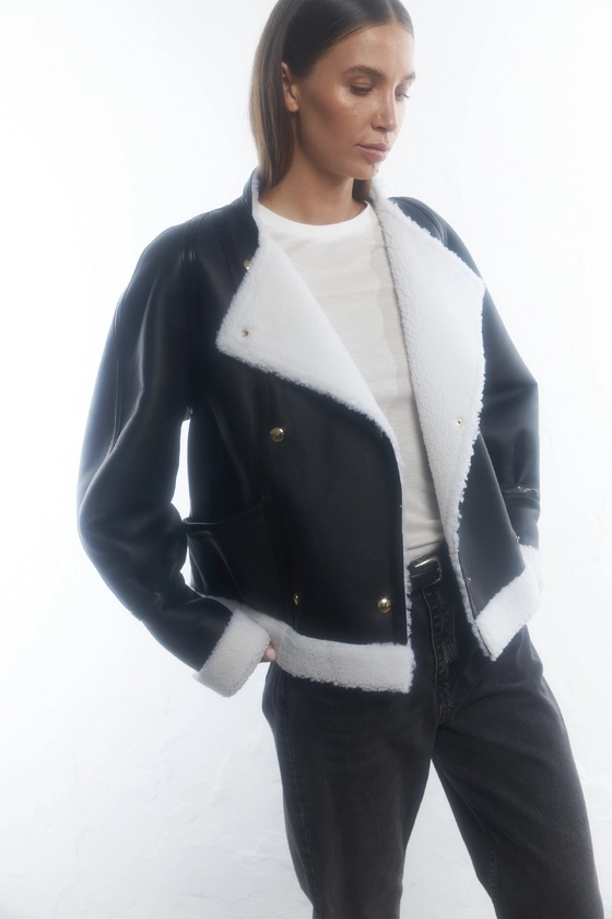 Дублянка двобортна з об'ємними рукавами 