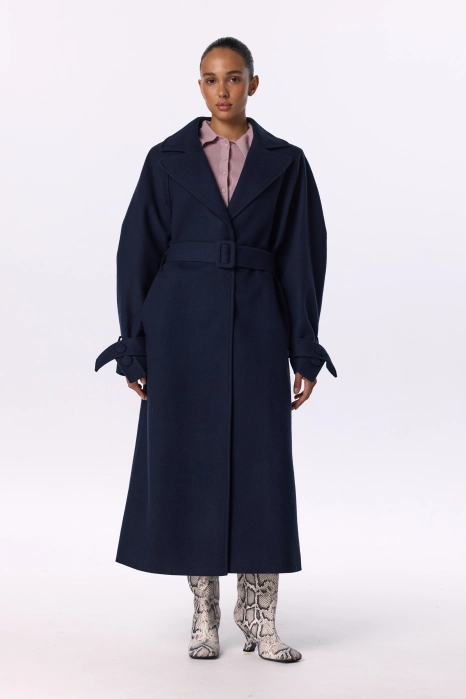 Maxi coat with dropped sleeves