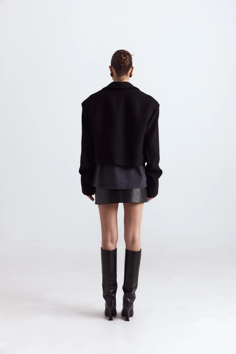 Пальто кроп зі збіркою на рукаві