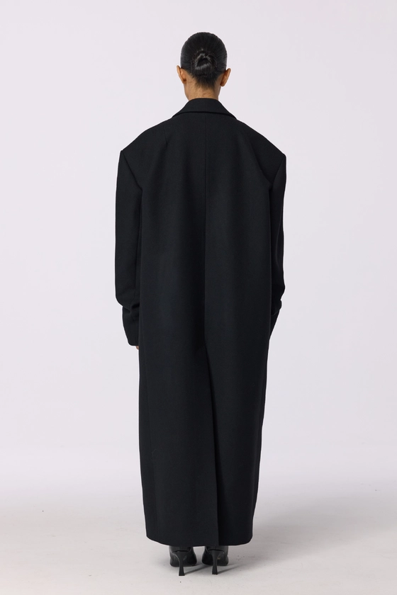 Пальто прямого крою зі збіркою на рукаві 