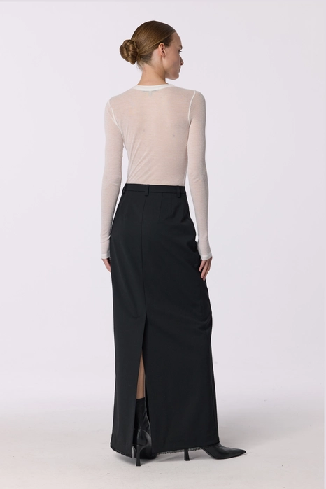 Maxi skirt with a slit