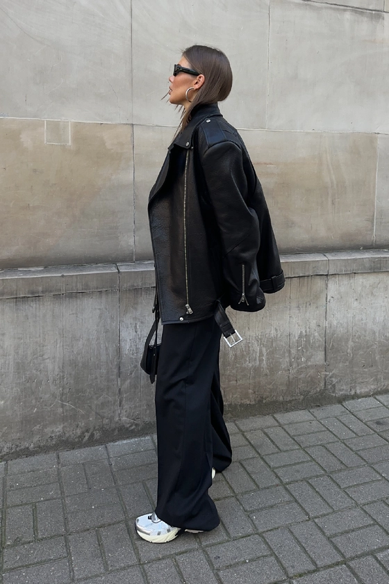 Куртка шкіряна з підплічниками та поясом 