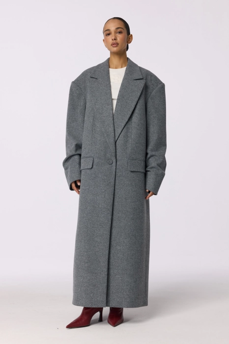 Straight-cut coat with gathered sleeves