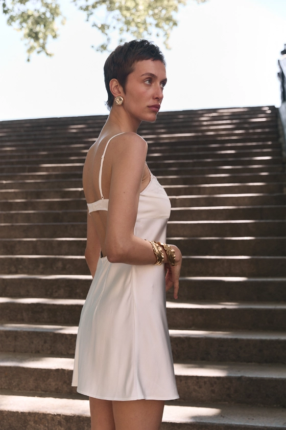 Сукня міні на тонких бретельках з мереживом 