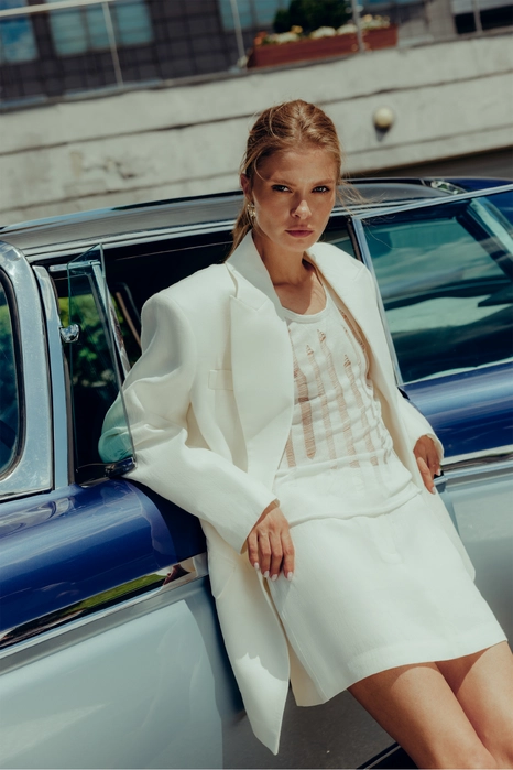 Oversized double-breasted linen blazer with shoulder pads