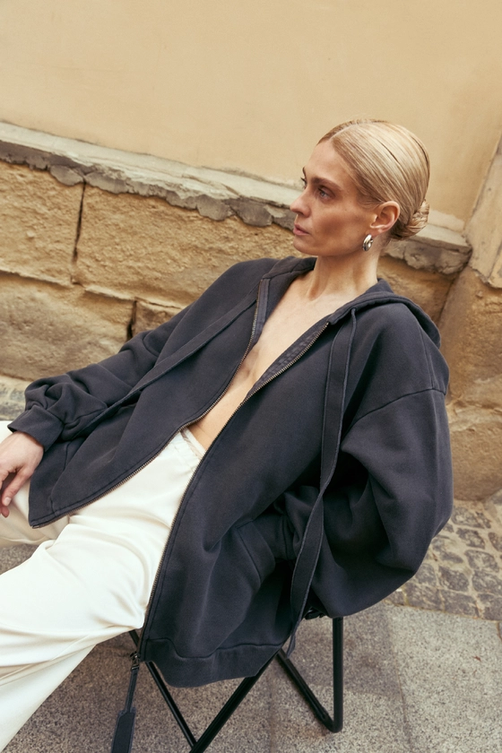 Вінтажне худі на блискавці з принтом 