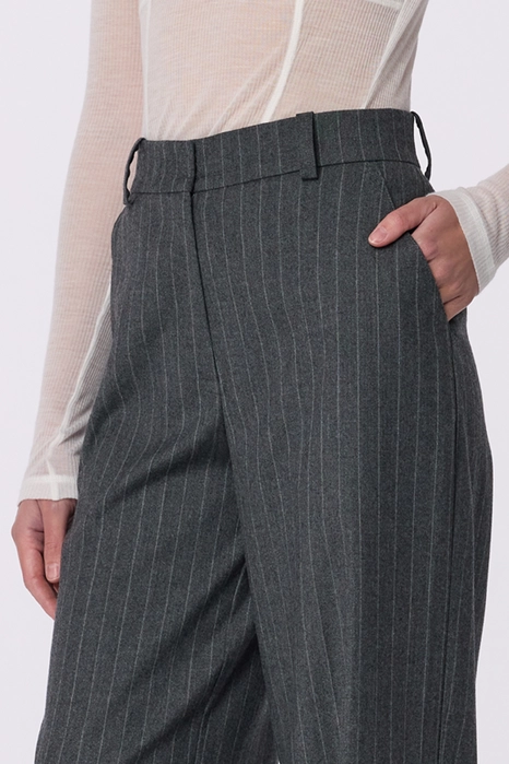 Брюки вовняні на середній посадці зі стрілками