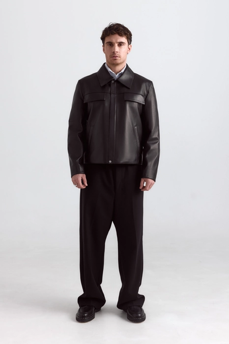 Куртка шкіряна з карманами клапанами