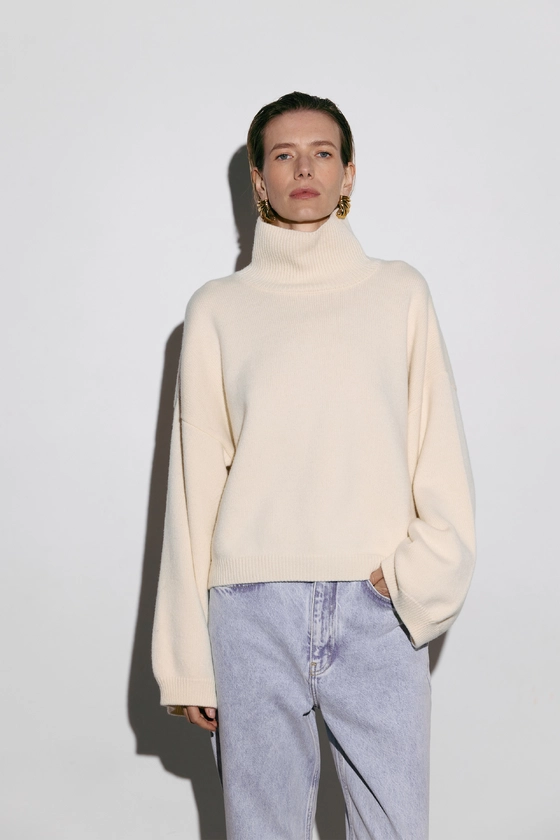 Светр укорочений оверсайз 