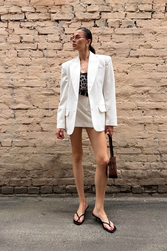 Cotton mini skirt with a mid-length fit 