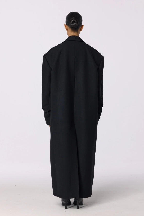 Пальто прямого крою зі збіркою на рукаві 