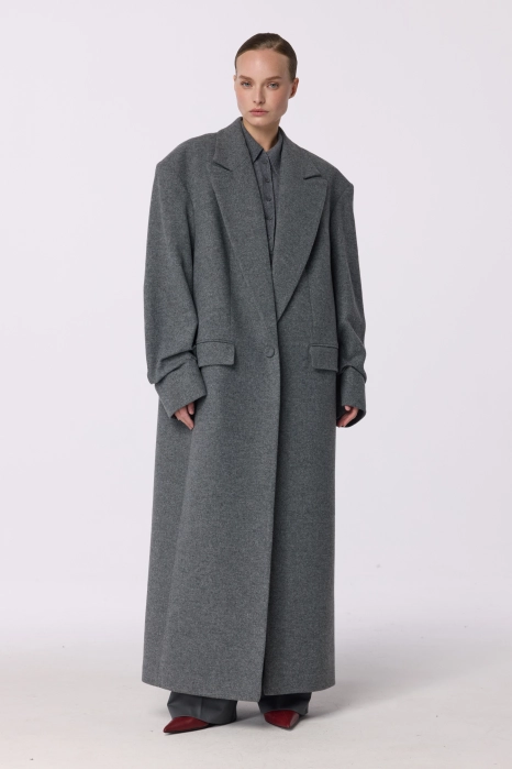 Straight-cut coat with gathered sleeves