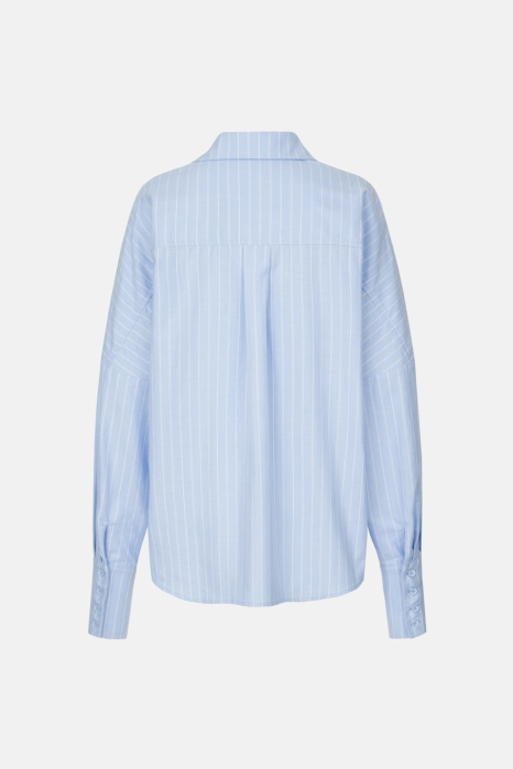 Loose shirt