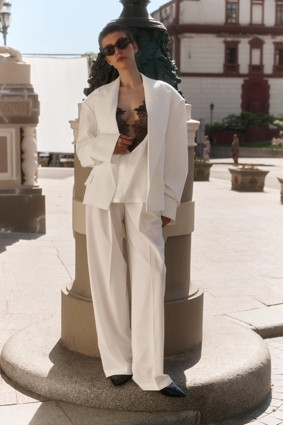 Жакет котоновий оверсайз зі збіркою на рукаві 