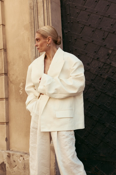 Oversized linen blazer with gathered details on the sleeves