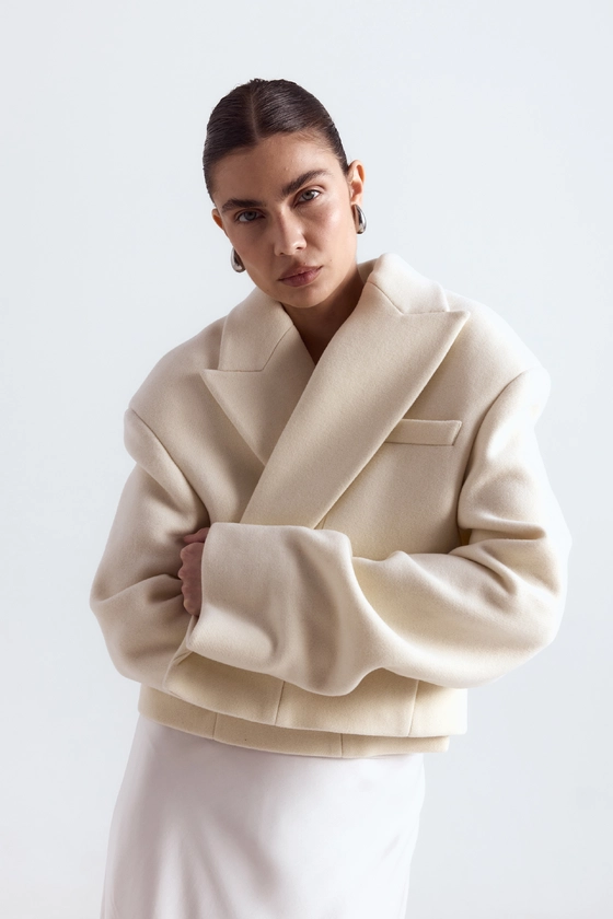 Пальто кроп зі збіркою на рукаві 