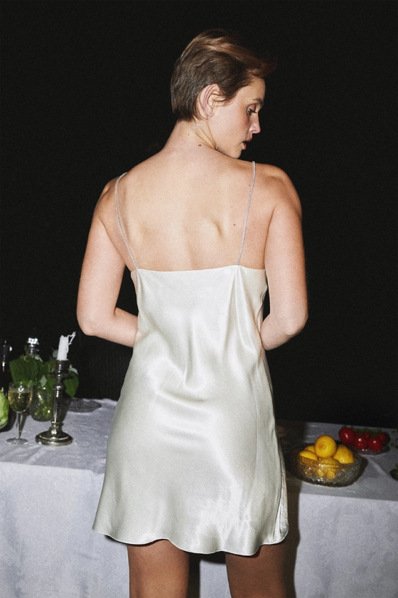 Сукня мiнi з глибоким вирізом 