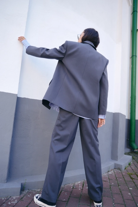 Брюки вовняні на середній посадці зі стрілками