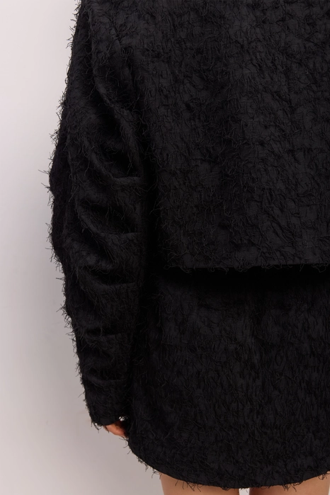 Бомбер пухнастий зі збіркою на рукаві