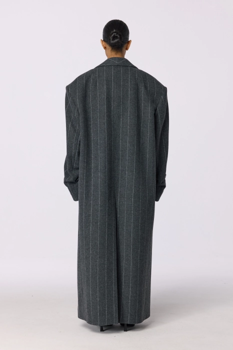 Straight-cut coat with gathered sleeves