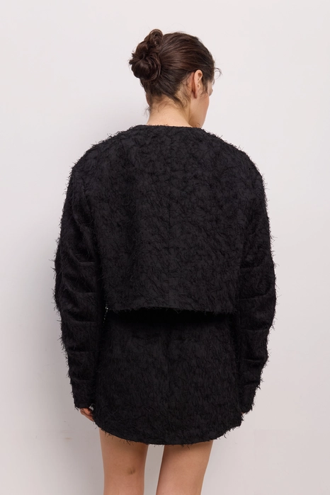 Бомбер пухнастий зі збіркою на рукаві