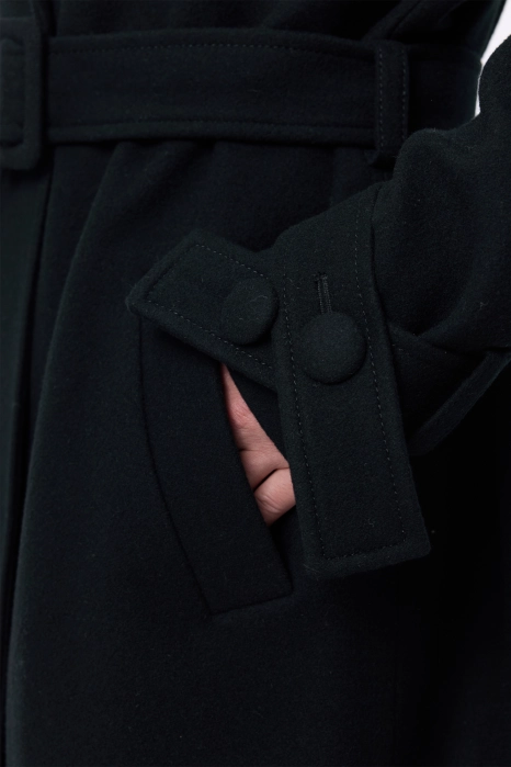 Maxi coat with lowered sleeves