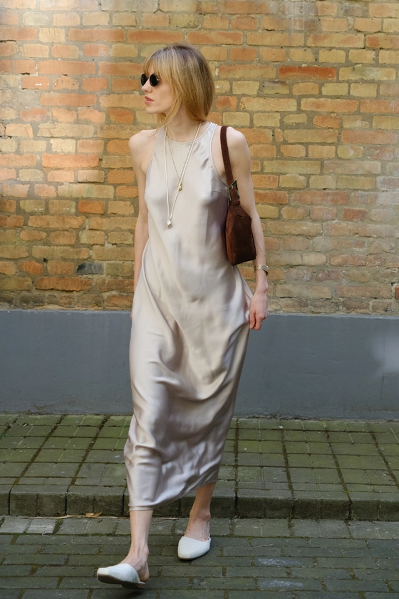 Сукня максі атласна 