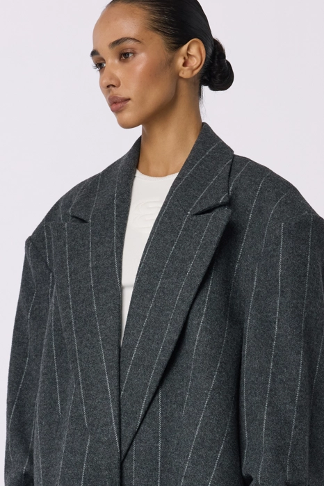 Straight-cut coat with gathered sleeves