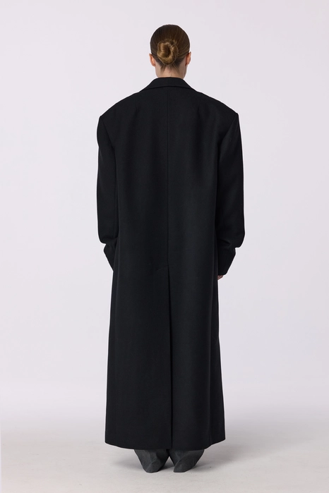 Пальто прямого крою зі збіркою на рукаві