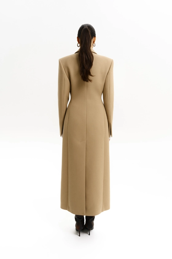 Пальто приталене з акцентним плечем 