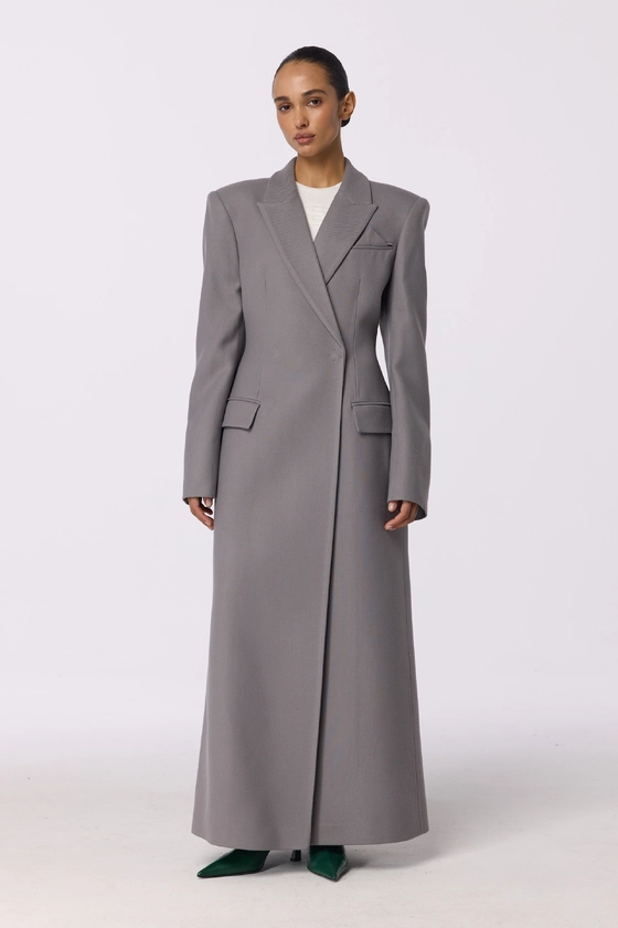 Пальто приталене з акцентним плечем 