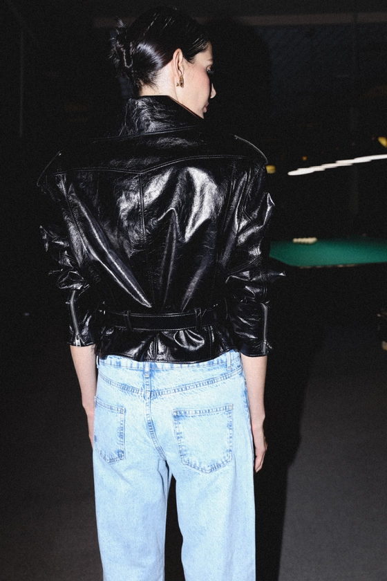 Куртка шкіряна з ременем на талії 