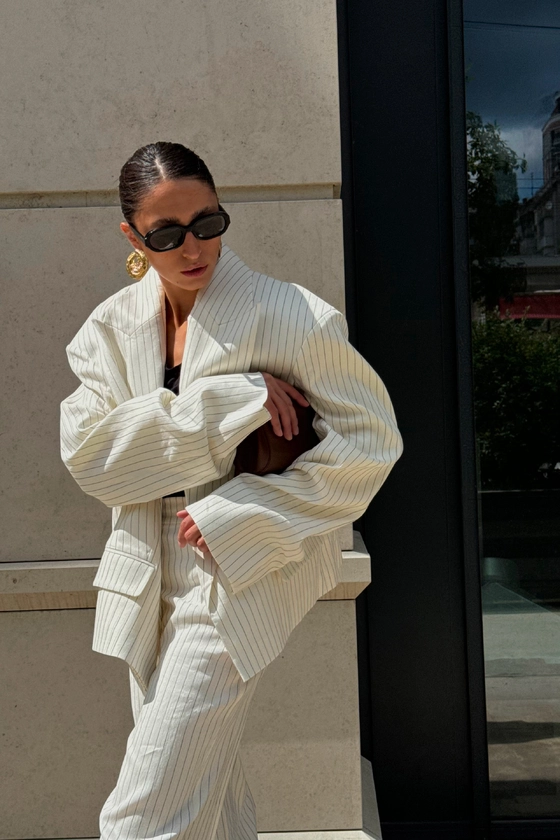 Жакет лляний оверсайз зі збіркою на рукаві 