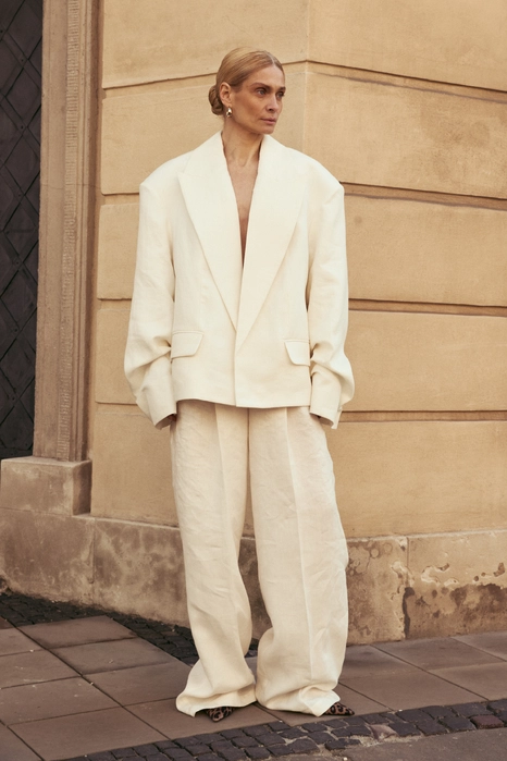 Oversized linen blazer with gathered details on the sleeves