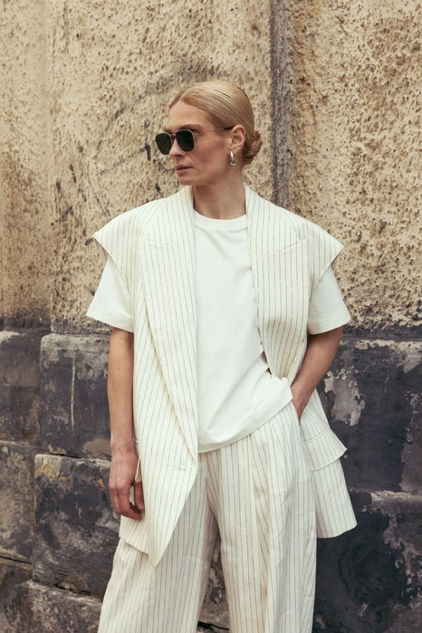 Футболка оверсайз укорочена