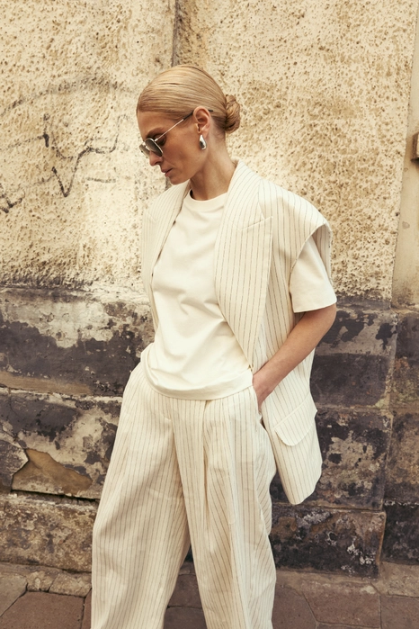 Футболка оверсайз укорочена