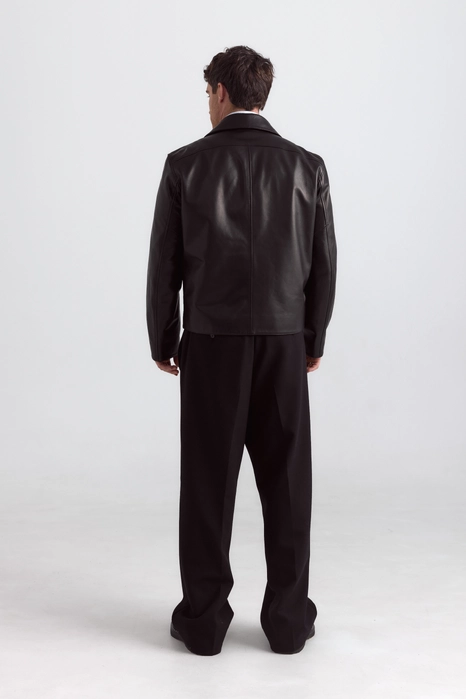 Куртка шкіряна з карманами клапанами