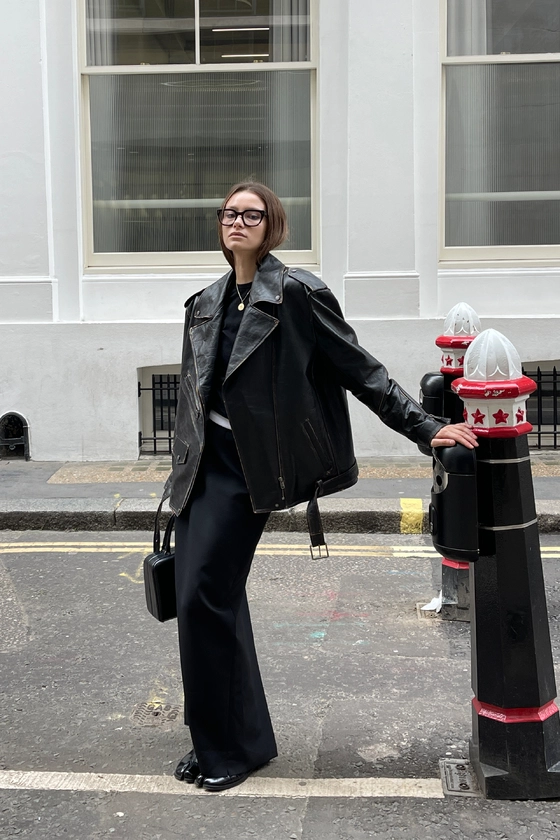 Куртка шкіряна з підплічниками та поясом 